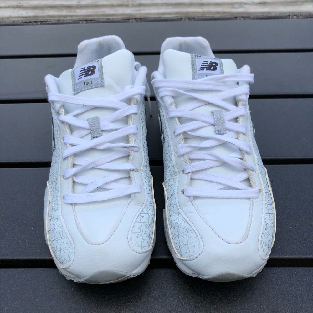 New Balance 442 tennis shoes